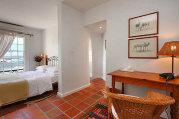 Camps Bay Terrace Palm Apartment